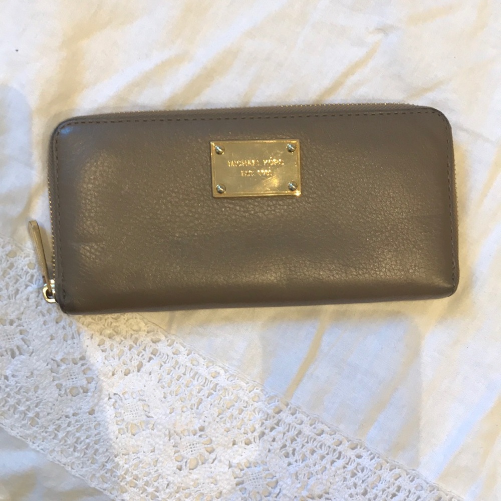 Michael Kors Continental Wallet
